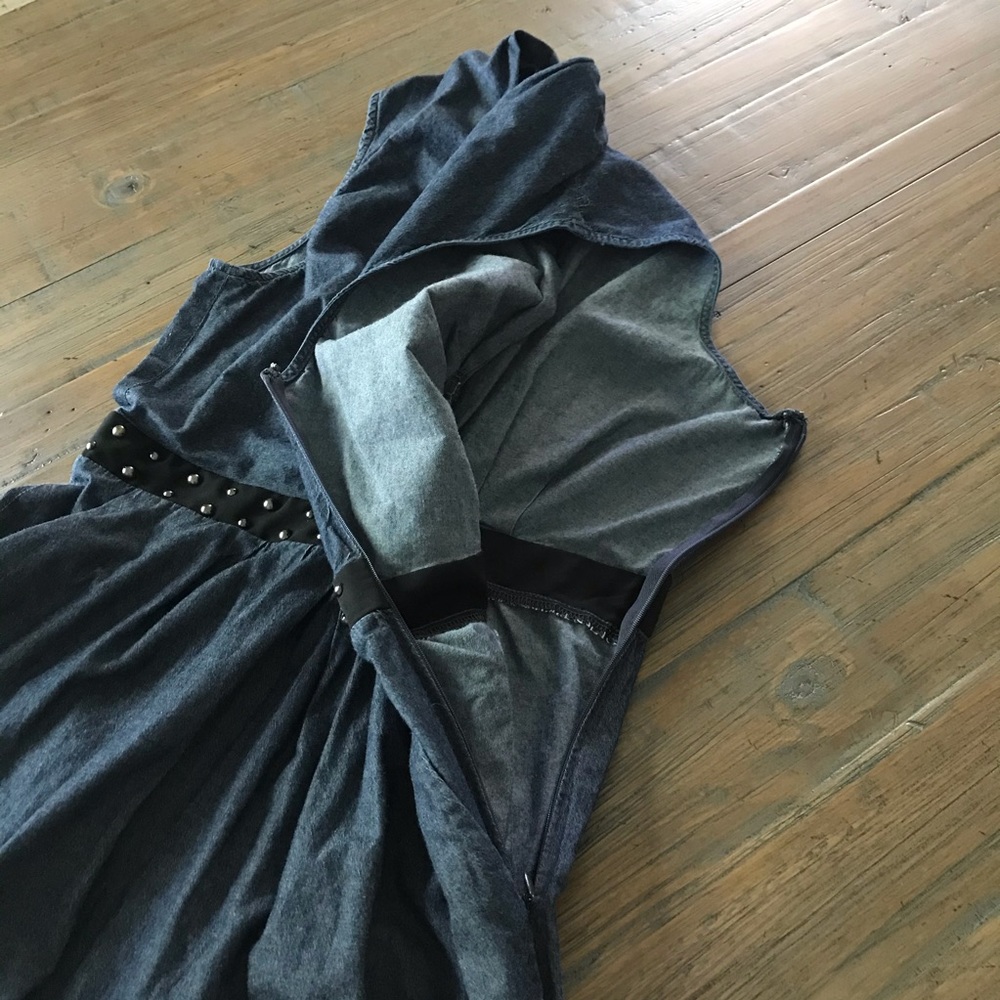 BCBGeneration size 4 sleeveless chambray dress - Picture 6 of 16